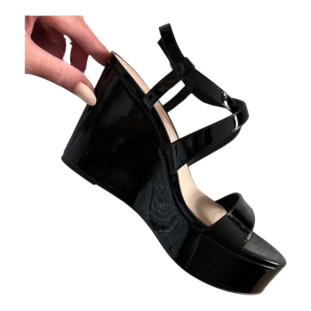 NWT Stuart Weitzman size 7.5 black patent wedge platform sandal. Box included.